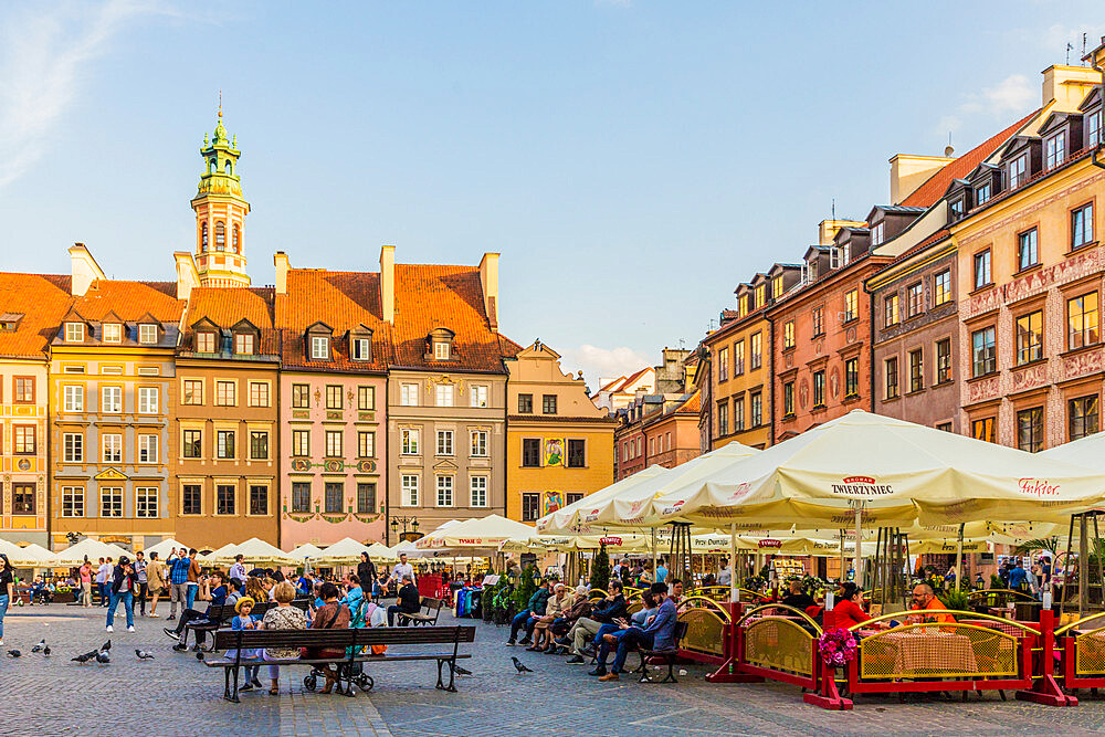 The colourful Old Town Market Place Square in the old town, UNESCO World Heritage Site, Warsaw, Poland, Europe