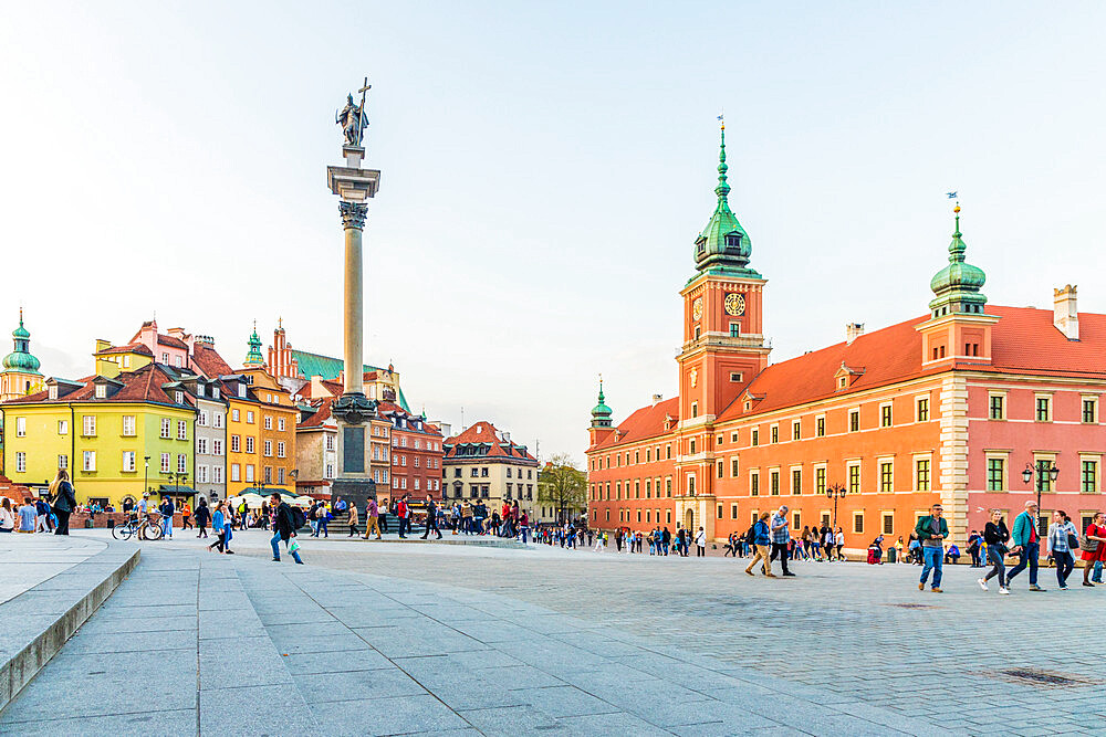 Sigismund's Column and Royal Castle in Castle Square in the old town, UNESCO World Heritage Site, Warsaw, Poland, Europe