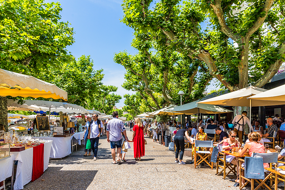 Colourful market stalls in Cannes, Alpes Maritimes, Cote d'Azur, Provence, French Riviera, France, Mediterranean, Europe