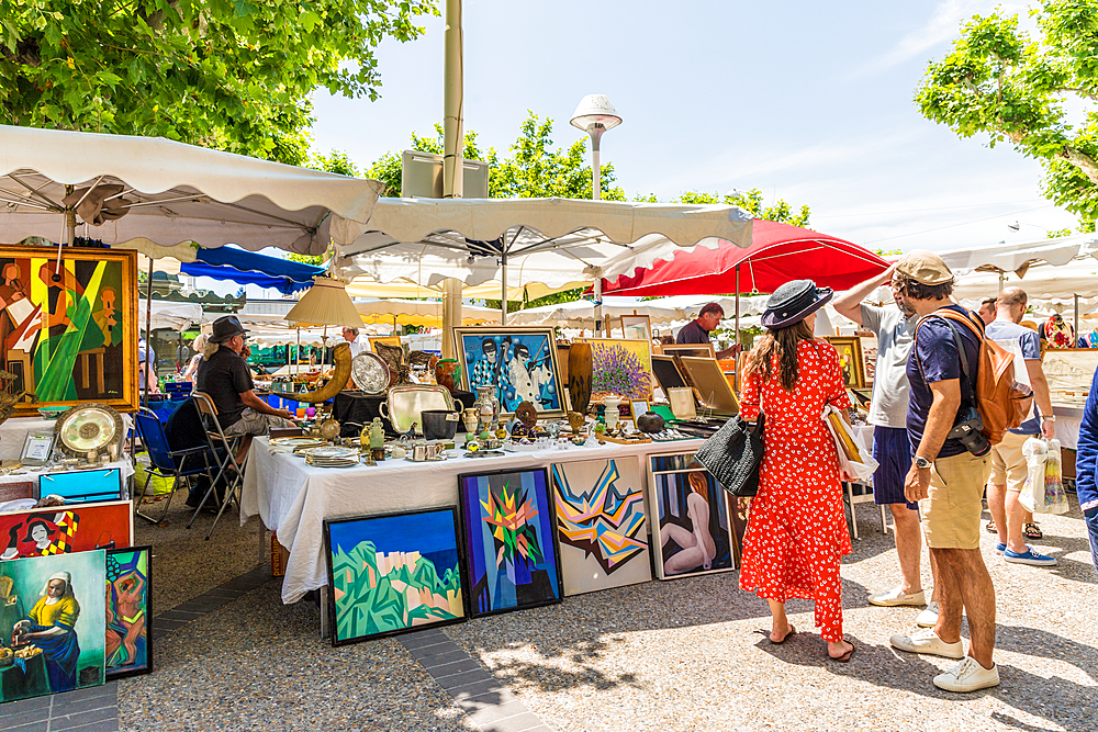 Colourful market stalls in Cannes, Alpes Maritimes, Cote d'Azur, Provence, French Riviera, France, Mediterranean, Europe