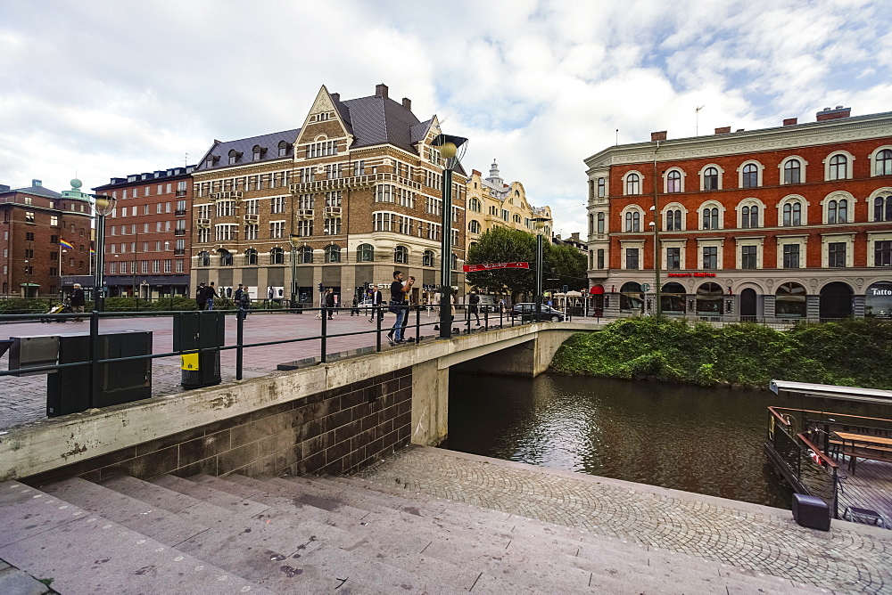 Kaptenbron or Captains bridge near Raoul Wallenbergs Park on the Sodra Forstadskanalen, Malmo, Skane county, Sweden, Europe