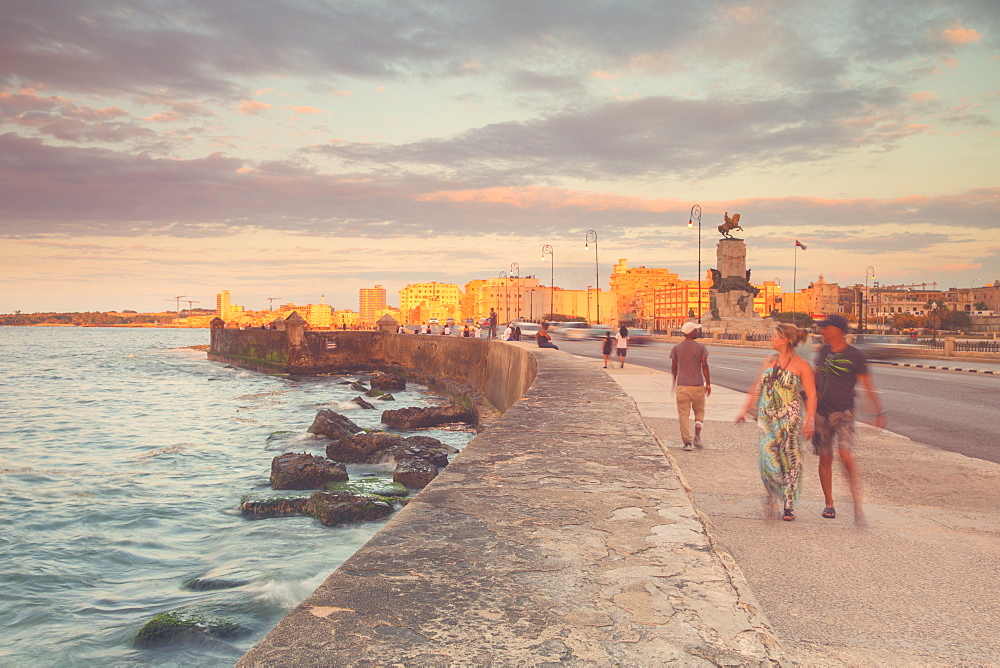 Malecon at sunset, Havana, Cuba, West Indies, Caribbean, Central America