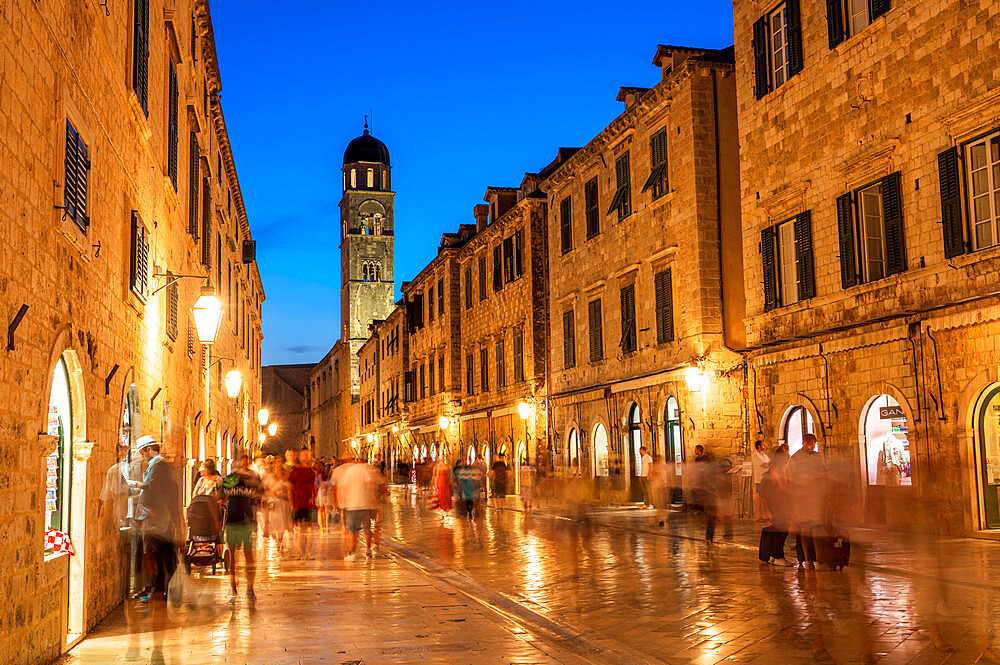 Main boulevard Stradun in the historic town of Dubrovnik, UNESCO World Heritage Site, Southern Dalmatia, Adriatic Coast, Croatia, Europe