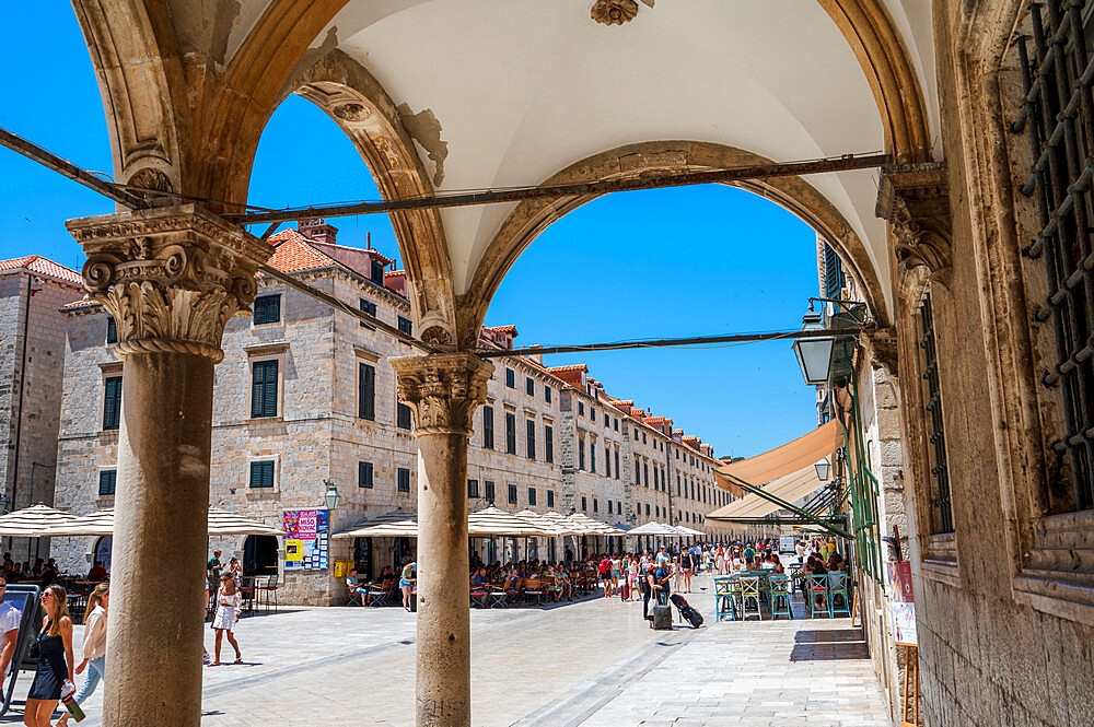 People in Old Town street, UNESCO World Heritage Site, Dubrovnik, Dalmatian Coast, Croatia, Europe