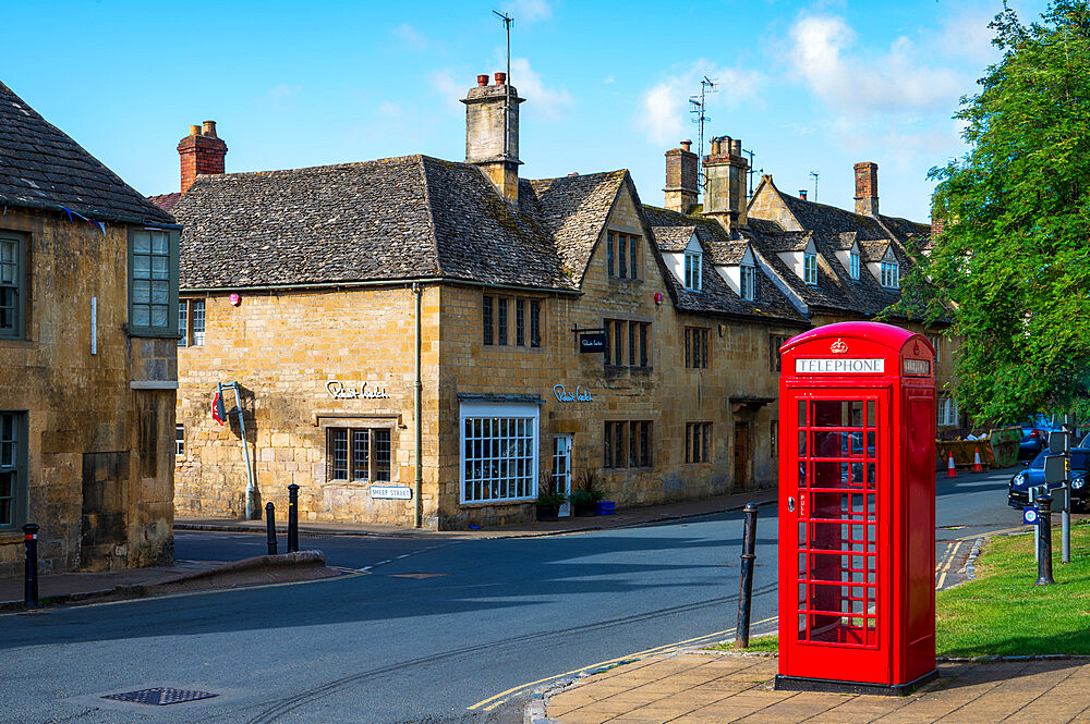 Red telephone box on High Street, Chipping Campden, Cotswolds, Gloucestershire, England, United Kingdom, Europe