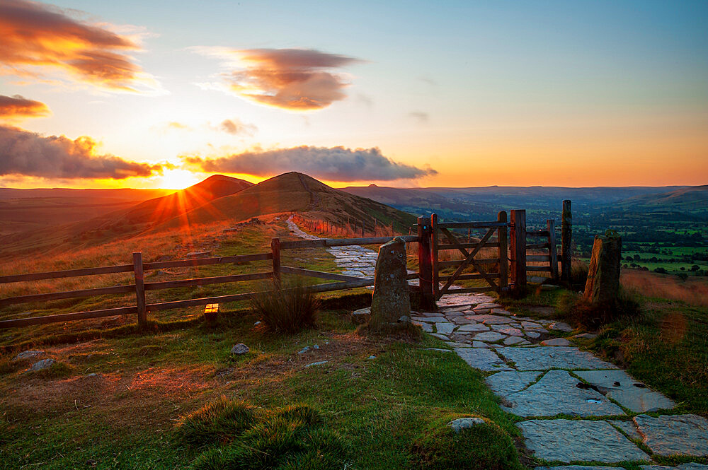 Sunrise over Lose Hill and gateway to The Great Ridge, Peak District, Derbyshire, England, United Kingdom, Europe