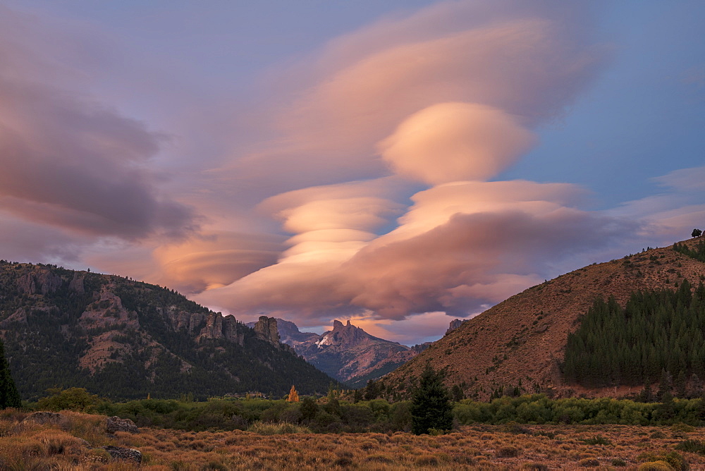 Dramatic cloud formation above the Chillean Saddle, Barilochie, Patagonia, Argentina, South America