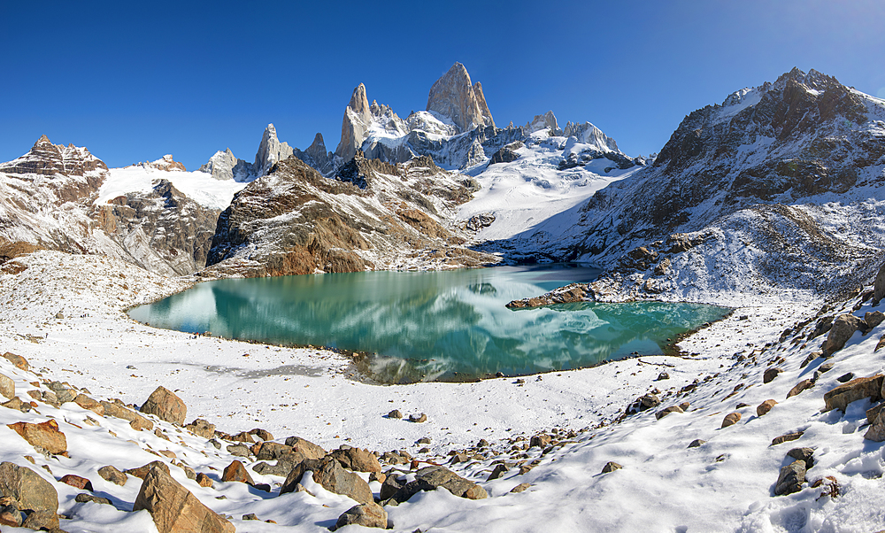 Mount Fitz Roy rising from Lago de los Tres, Los Glaciares National Park, UNESCO World Heritage Site, El Chalten, Patagonia, Argentina, South America