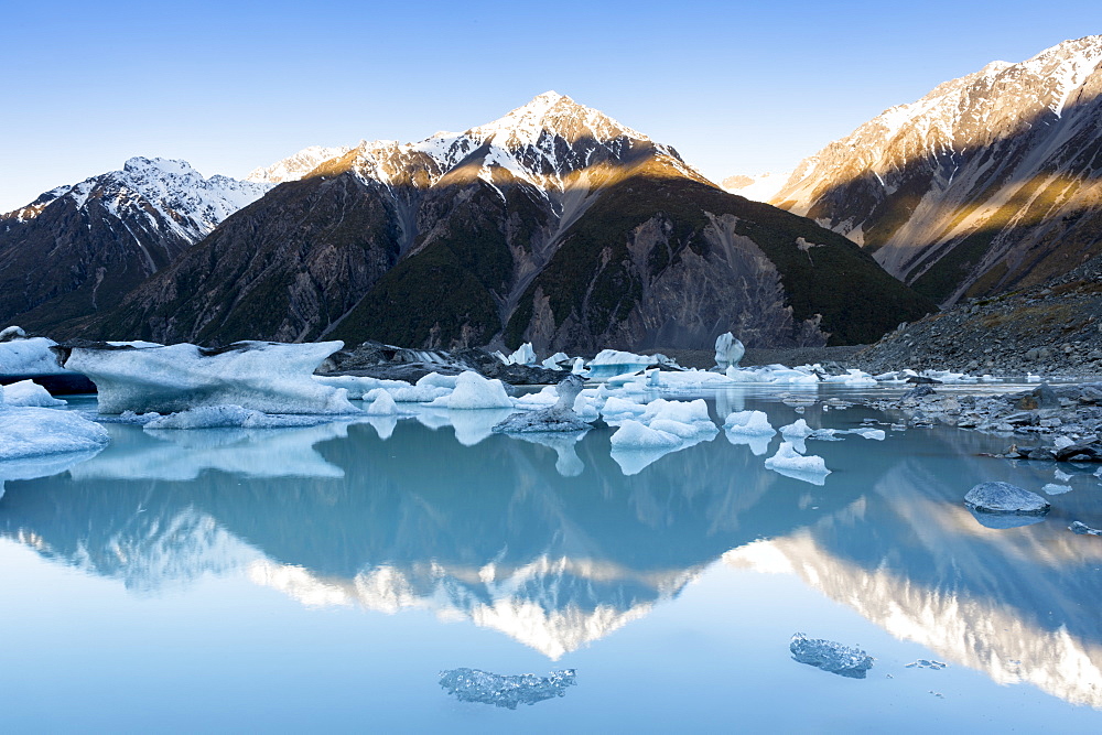 Hooker Glacier Lake, Mount Cook (Aoraki), Hooker Valley Trail, UNESCO World Heritage Site, South Island, New Zealand, Pacific