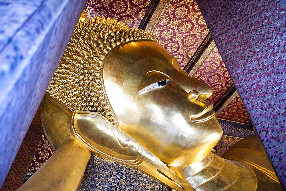 Reclining Buddha at Wat Pho (Wat Phra Chetuphon) (Temple of the Reclining Buddha), Bangkok, Thailand, Southeast Asia, Asia