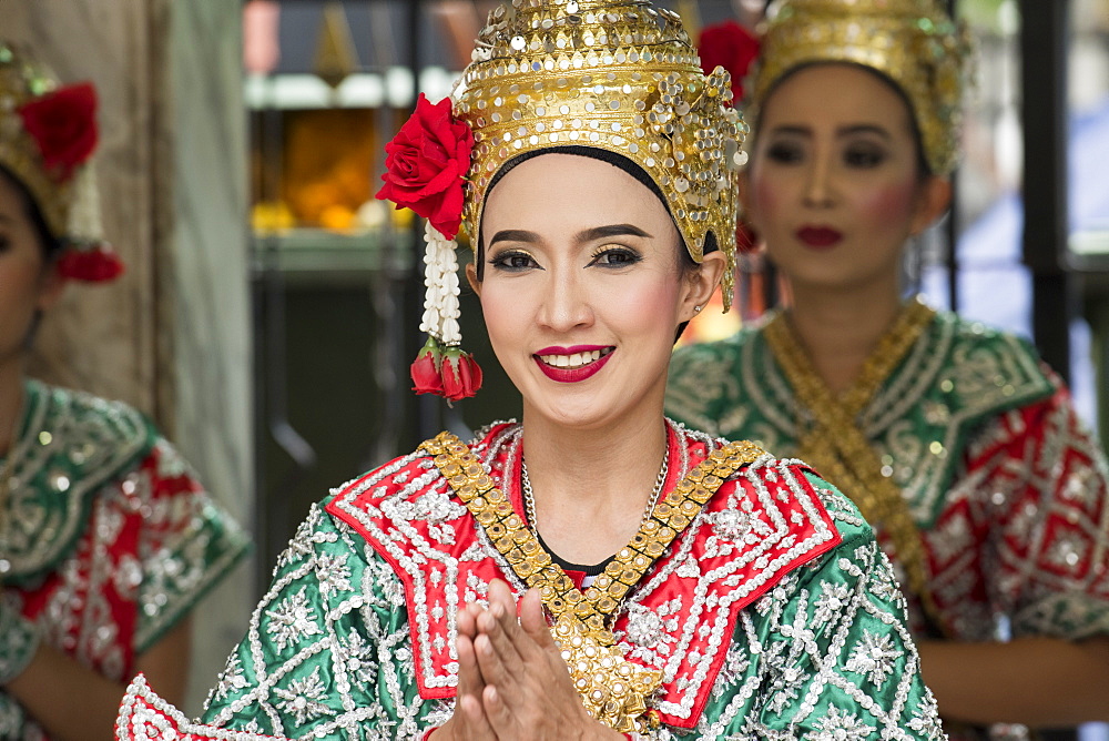 Girls dressed in traditional dancing costume, Bangkok, Thailand, Southeast Asia, Asia