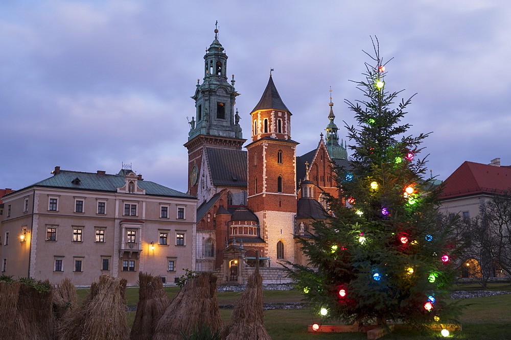 Wawel Castle at Christmas, UNESCO World Heritage Site, Krakow, Poland, Europe