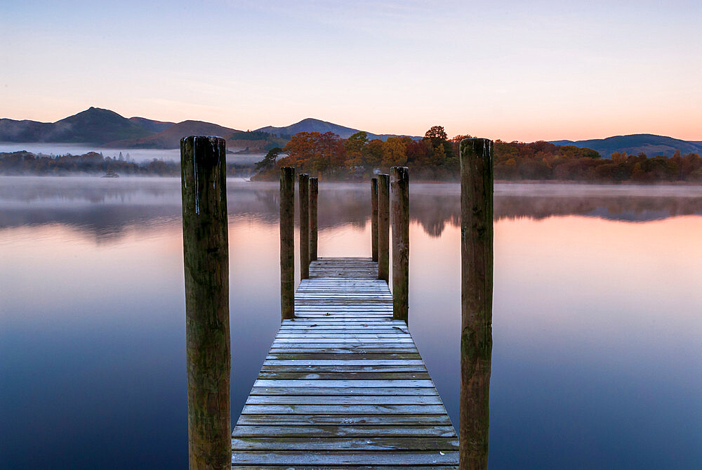 Wooden jetty at Derwentwater, Derwentwater, Lake District National Park, UNESCO World Heritage Site, Cumbria, England, United Kingdom, Europe