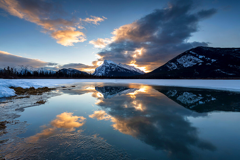 Winter reflections of Mount Rundle, Vermilion Lakes in the Canadian Rocky Mountains, Banff National Park, UNESCO World Heritage Site, Alberta, Canada, North America