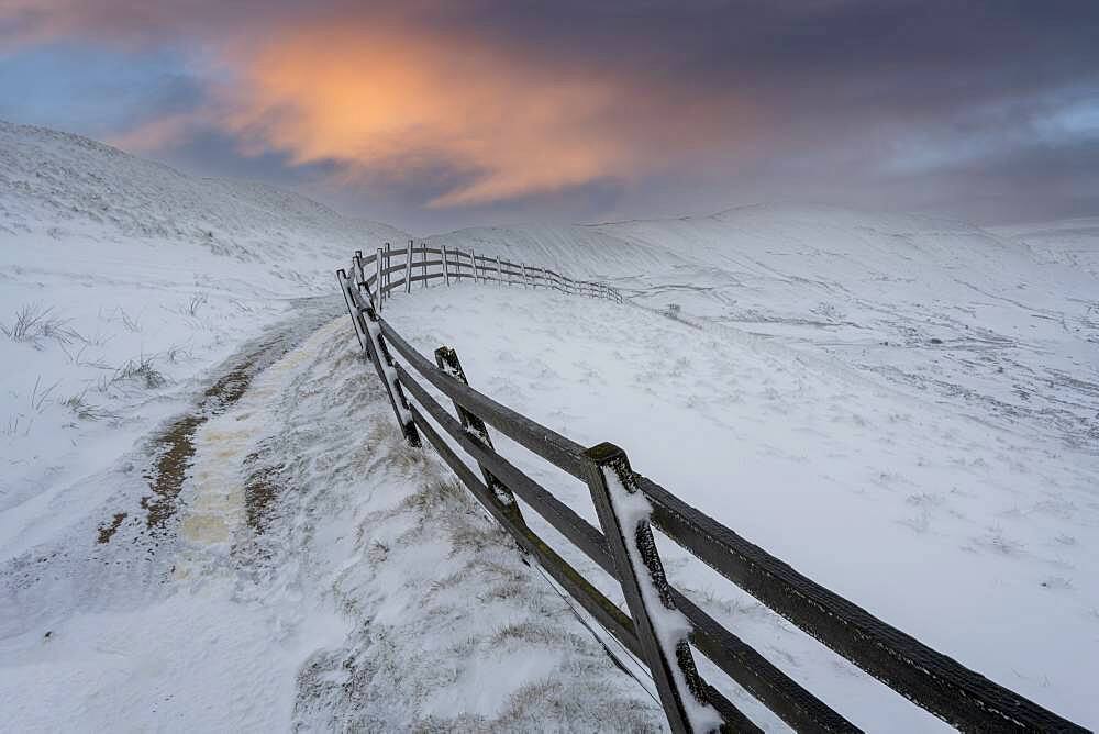 Rushup Edge in winter, Peak District, Derbyshire, England, United Kingdom, Europe