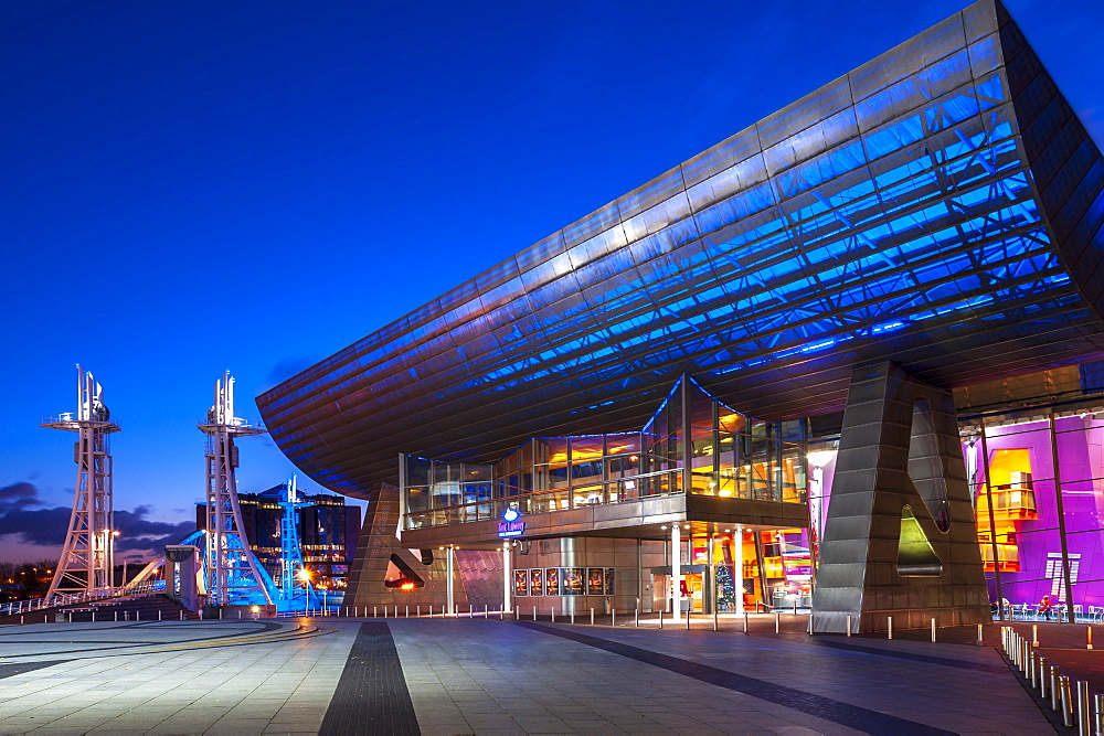 Lowry Theatre and Salford Quays Lift Bridge in Manchester, England, United Kingdom, Europe