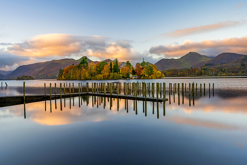 Derwentwater in autumn, Lake District National Park, UNESCO World Heritage Site, Cumbria, England, United Kingdom, Europe