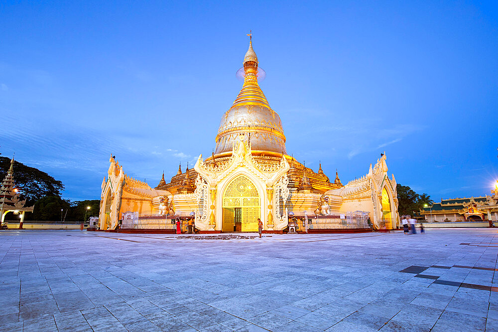 A wide view of Maha Wizaya Pagoda during blue hour, Yangon (Rangoon), Myanmar (Burma), Asia