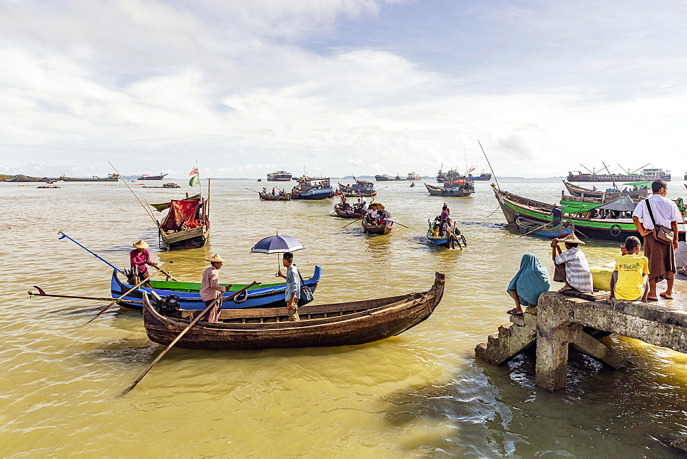 Sampans and other small boats in Sittwe harbour, with people standing on the shore, Rakhine, Myanmar (Burma), Asia