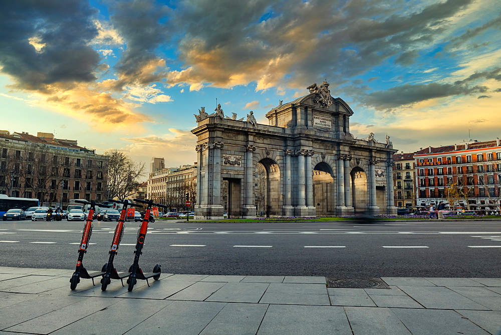 Puerta de Alcala at dusk, regarded as the first modern post-Roman triumphal arch built in Europe, Madrid, Spain, Europe