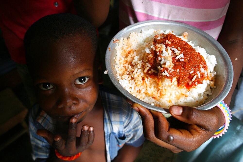 Children eating an african meal.