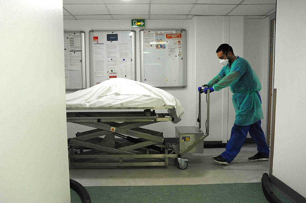 Medical intensive care unit at Jacques Cartier Hospital in Massy