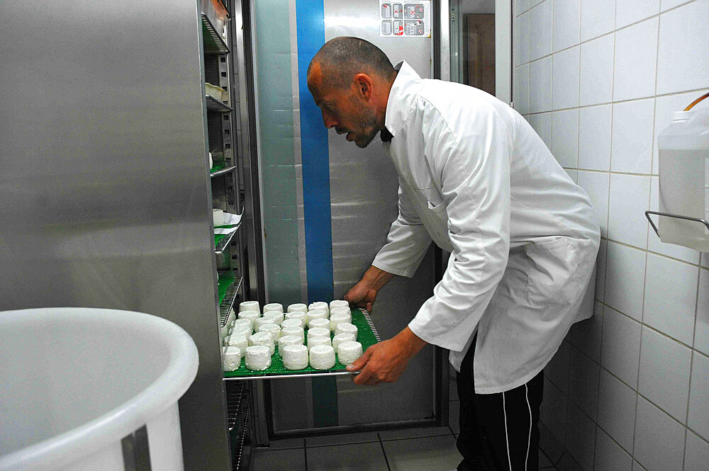 Former high-level sportsman Xavier Philippe has converted to goat farming and the manufacture and sale of fresh cheese, tomme cheese, cottage cheese, cheese, yogurt, organic milk