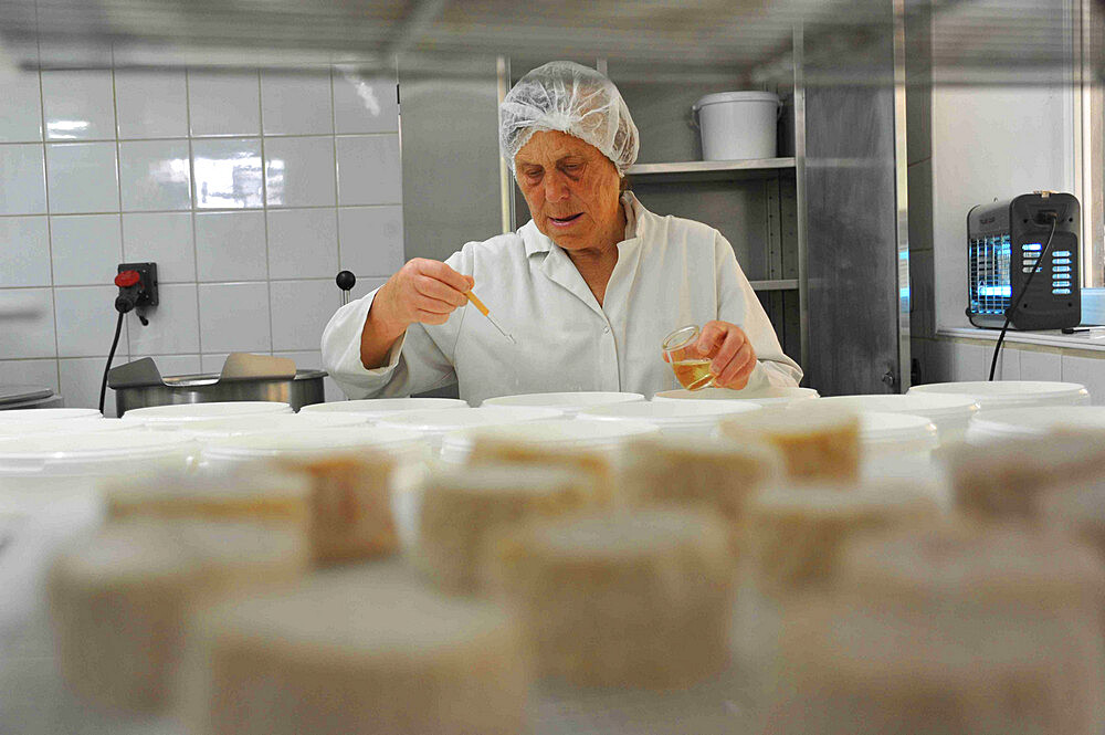 Former high-level sportsman Xavier Philippe has converted to goat farming and the manufacture and sale of fresh cheese, tomme cheese, cottage cheese, cheese, yogurt, organic milk