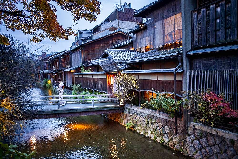 Shirakawa-minami-dori, Gion district, Kyoto. Kansai, Japan.