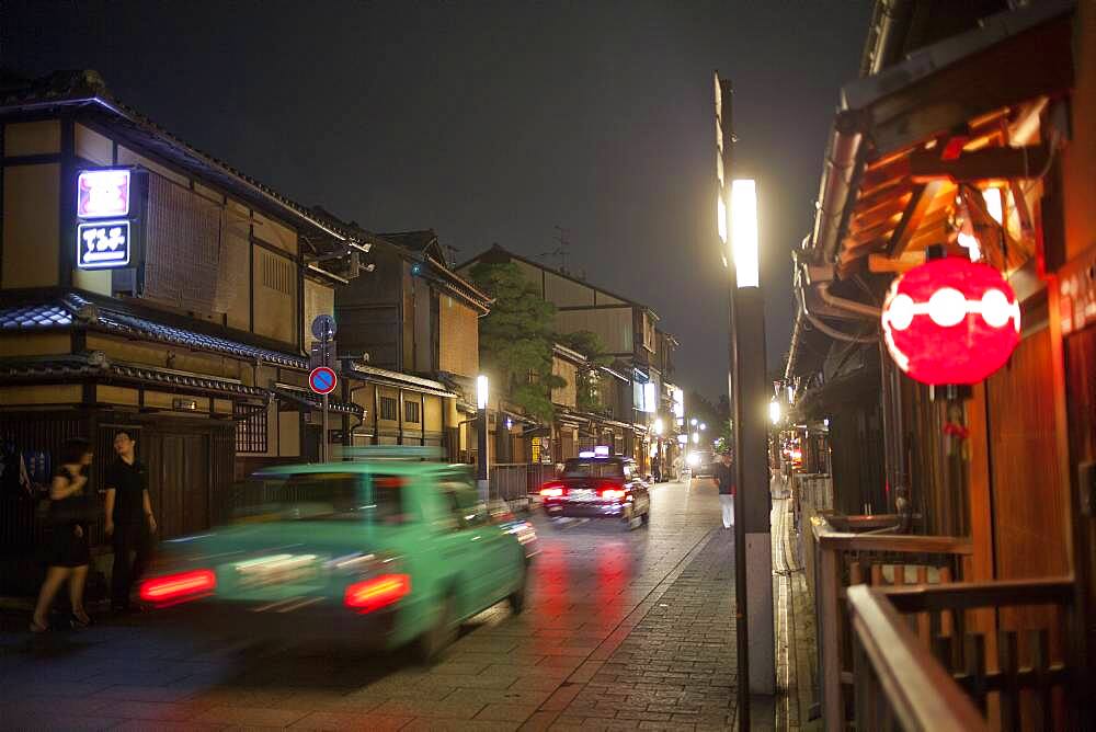 Street scene in Hanamikoji dori street.Geisha's distric of Gion.Kyoto. Kansai, Japan.