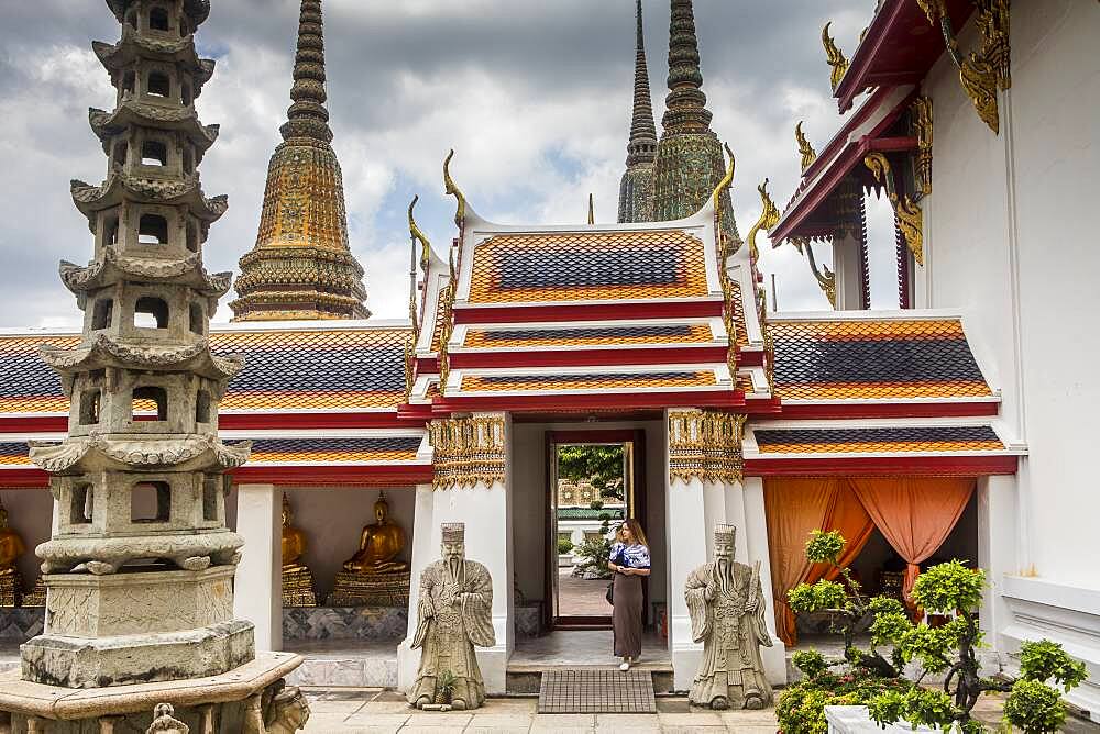 Courtyard, in Wat Pho (Wat Po), Temple of the Reclining Buddha, Bangkok, Thailand