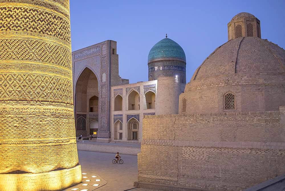 Kalon minaret and the Mir-i-Arab medressa in the background, Old Town, Bukhara, Uzbekistan