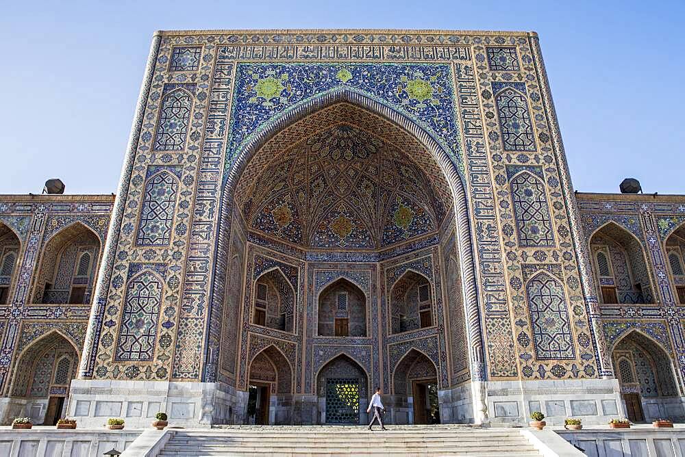 Main gate of Tilla-Kari Madrasa, Registan, Samarkand, Uzbekistan