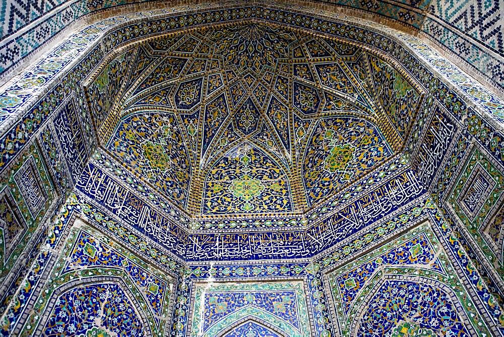 Ornamentation, detail of arc in the courtyard of Sher Dor Medressa, Registan, Samarkand, Uzbekistan