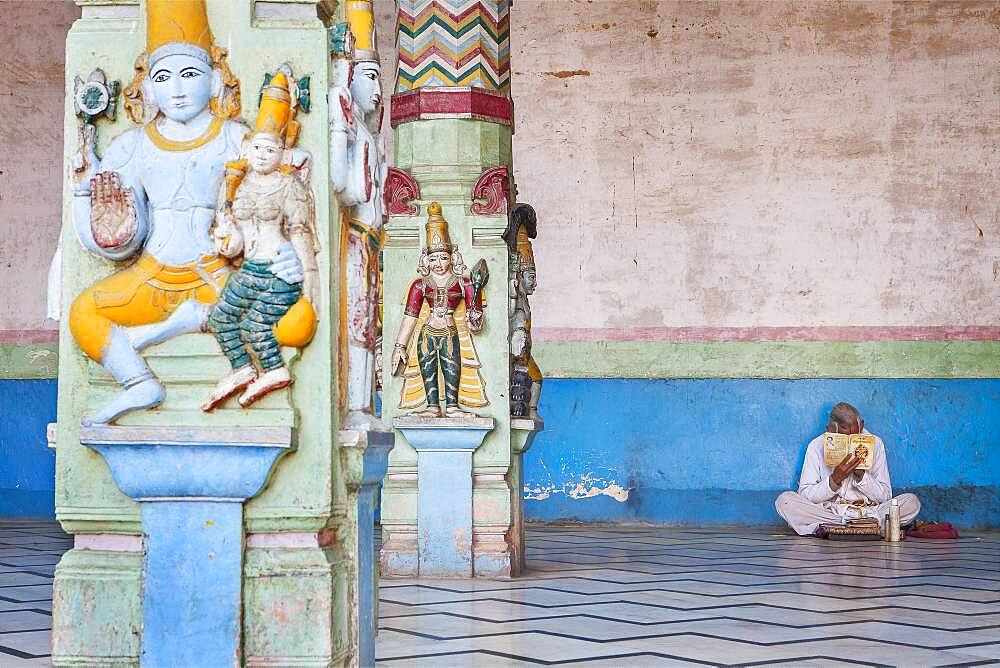 Man praying, Rangaji Temple ( Ranganath Temple ), Vrindavan, Mathura, Uttar Pradesh, India