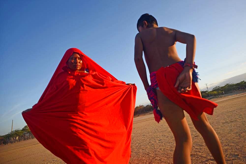 Yonna dance, also called Chichamaya, carries a considerable symbolic charge for the Wayuu indigenous people of Colombia, representing three basic principles for this tribal group: Social equality, collective solidarity and the improvement of relations between the human being and the Cosmos.