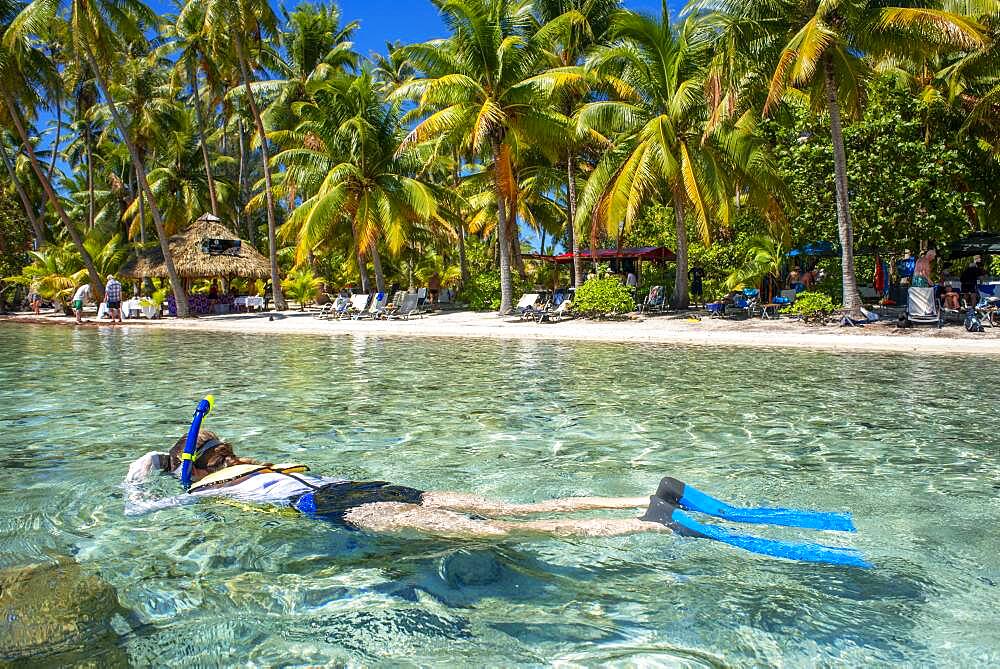 Island of Taha'a, French Polynesia. A tourist girl do dive at the Motu Mahana, Taha'a, Society Islands, French Polynesia, South Pacific.