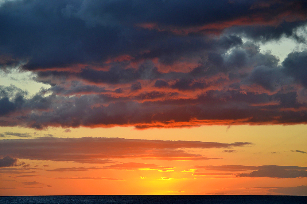 Sunset at Ala Moana Beach, Honolulu, Oahu, Hawaii, USA