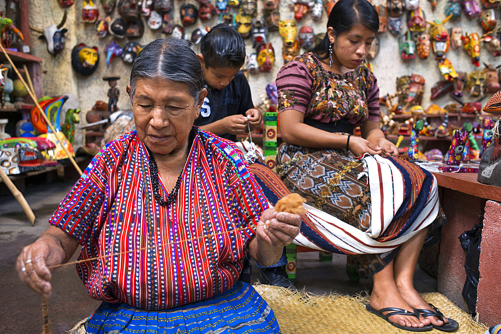 Nim Po't, souvenir shop in Antigua, Guatemala. Mayan women weave inside the store. Nimpot is a handicraft shop located in the heart of Antigua Guatemala, at our shop you will find the best hadicrafts of the country, we also sale high quality textiles and you can find a huge variety from every single area of Guatemala. Guipiles (blouse), cortes (skirt), masks, belts (fajas) and much more.