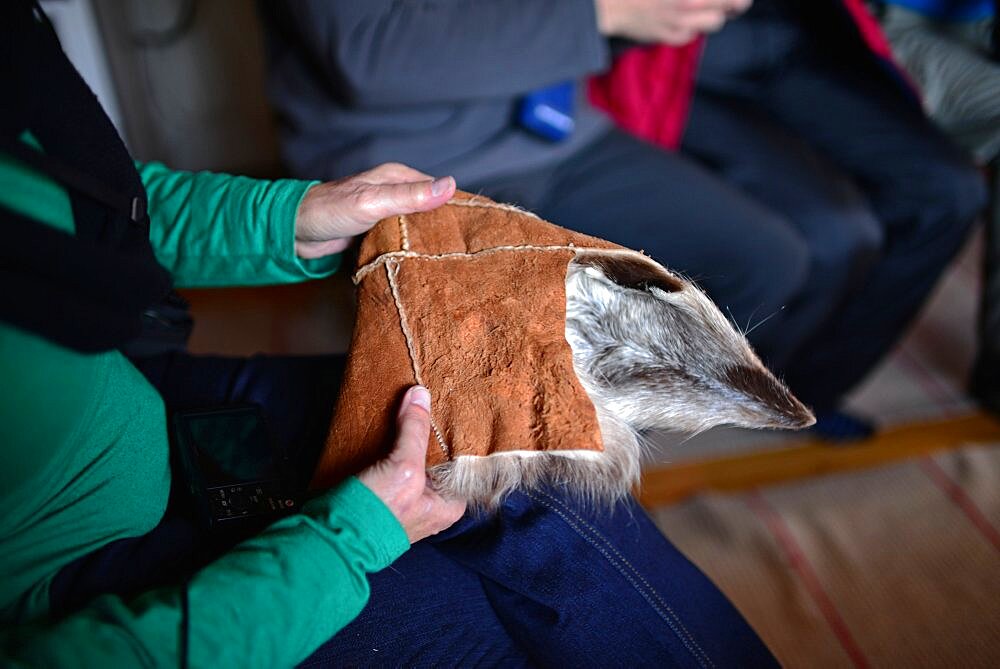 Traditional S?mi arts and crafts. Inside the home of Tuula Airamo, a S?mi descendant, and Reindeer farmer, by Muttus Lake. Inari, Lapland, Finland