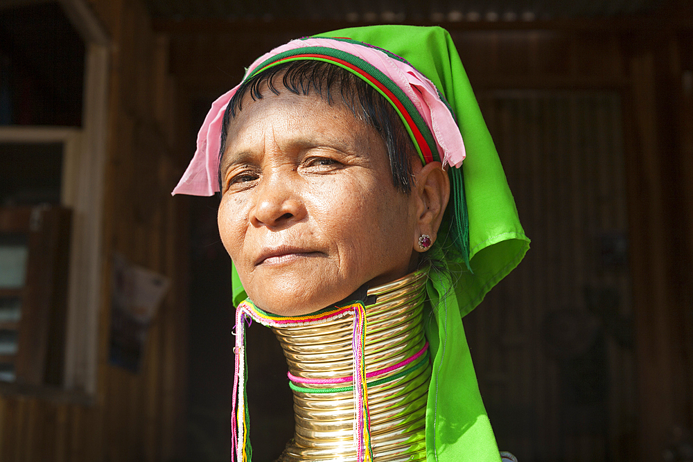 Woman with long neck from the Padaung tribe, Ywama village, Inle Lake, Shan State, Myanmar, (Burma)