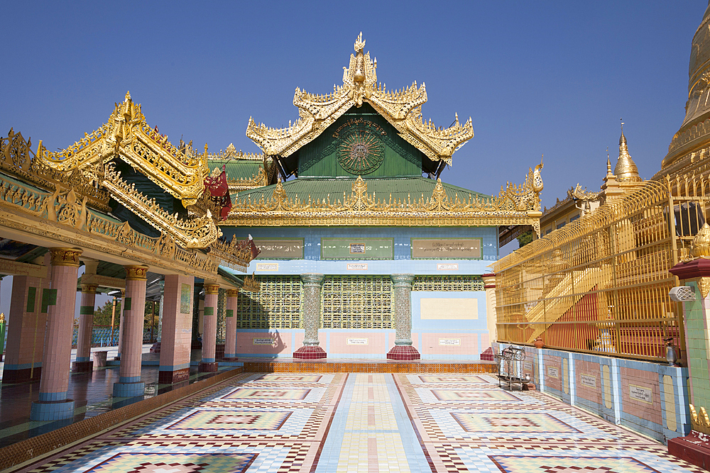 Soon U Ponya Shin Pagoda, Sagaing, near Mandalay, Myanmar, (Burma)