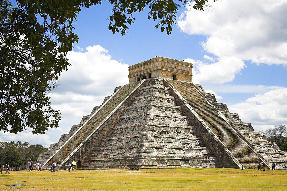 El Castillo, Pyramid of Kukulkan, Chichen Itza Archaeological Site, Chichen Itza, Yucatan State, Mexico