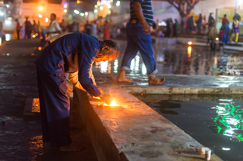 During the fair, a very large gathering of pilgrims takes a holy dip in the lake and the camel fair is an adjunct celebration,