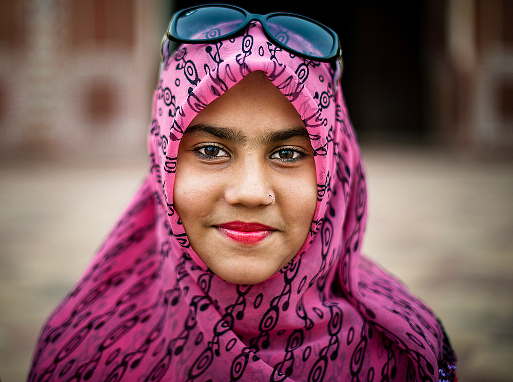 A young woman visiting the mosque in the Taj Mahal