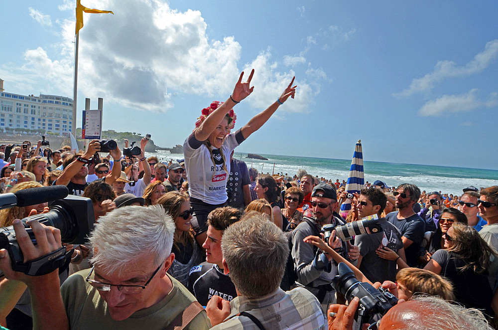 Australian Pro Surfer Stephanie Gilmore wins her 5th World Title at Roxy Pro Biarritz 2012