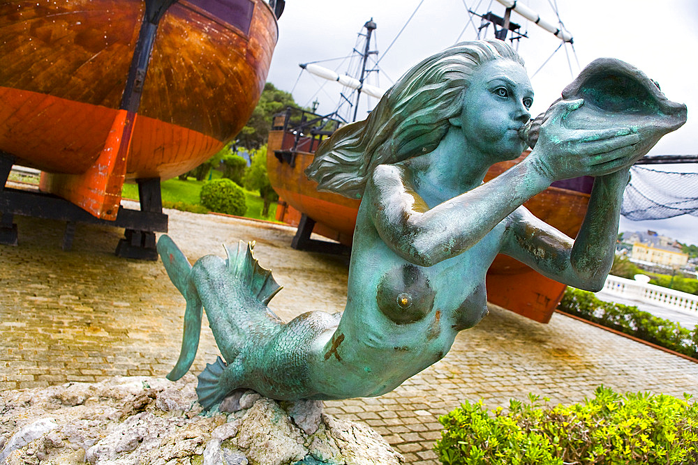 Sculpture. La Magdalena peninsula.
Santander, Cantabria, Spain.