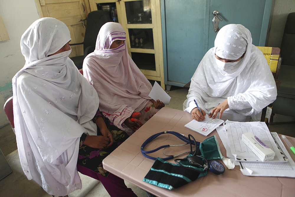 medical care to victims of the floods in pakistan