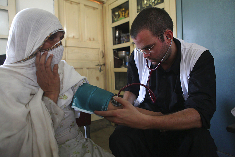 medical care to victims of the floods in pakistan