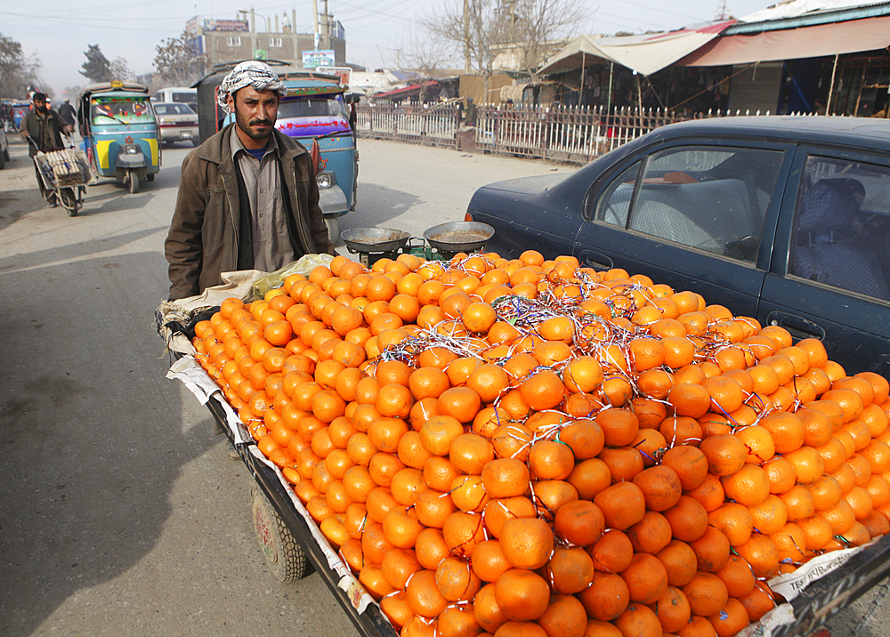 Daily life on the market in Kunduz